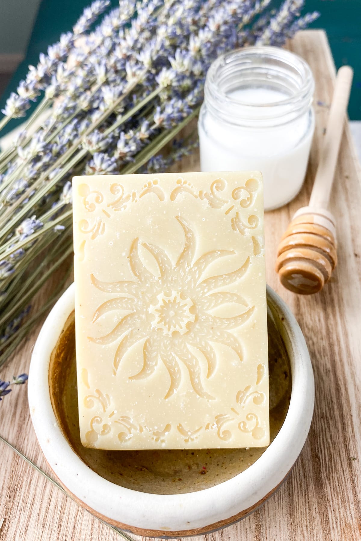 Goat’s Milk Soap Recipe: Crafting Natural, Nourishing and Cleansing插图2