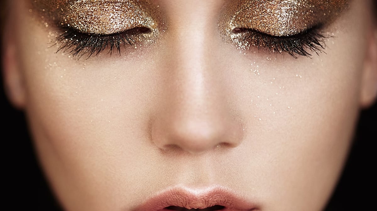 gold eye shadow