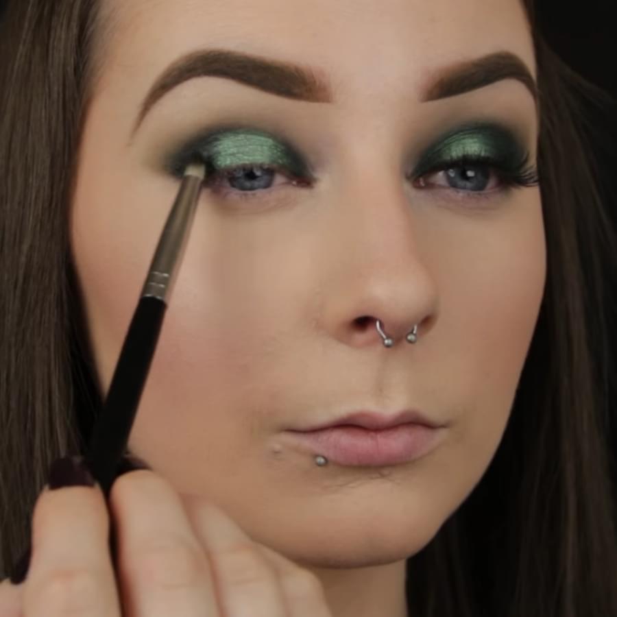 green eye shadow