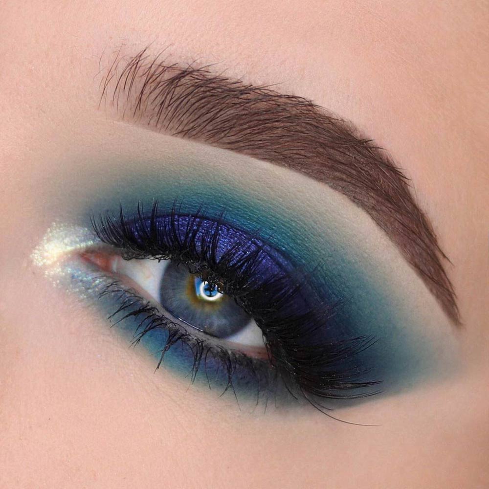 makeup-for-blue-eyes-ideas-dark-smokey-fake-lashes