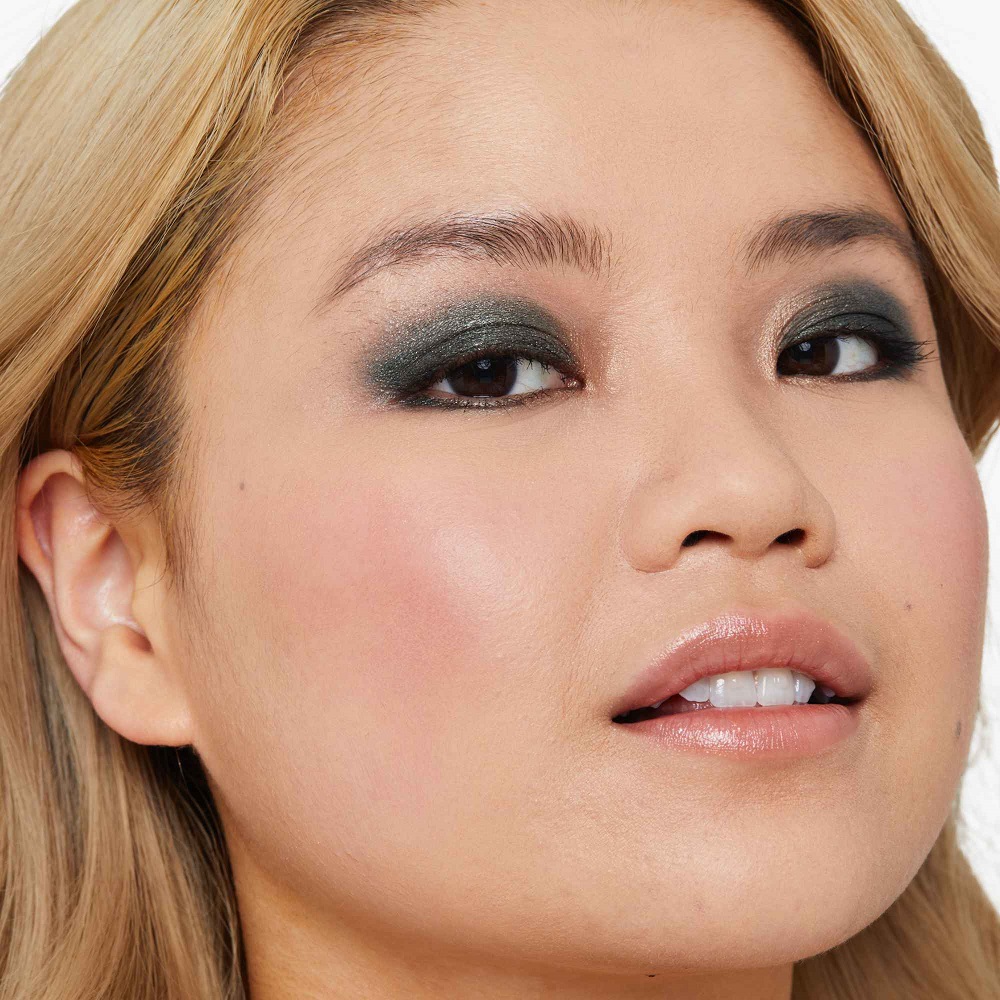 metallic eye shadow