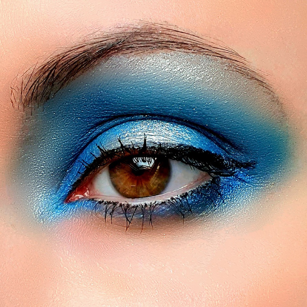 Blue-eyeshadow